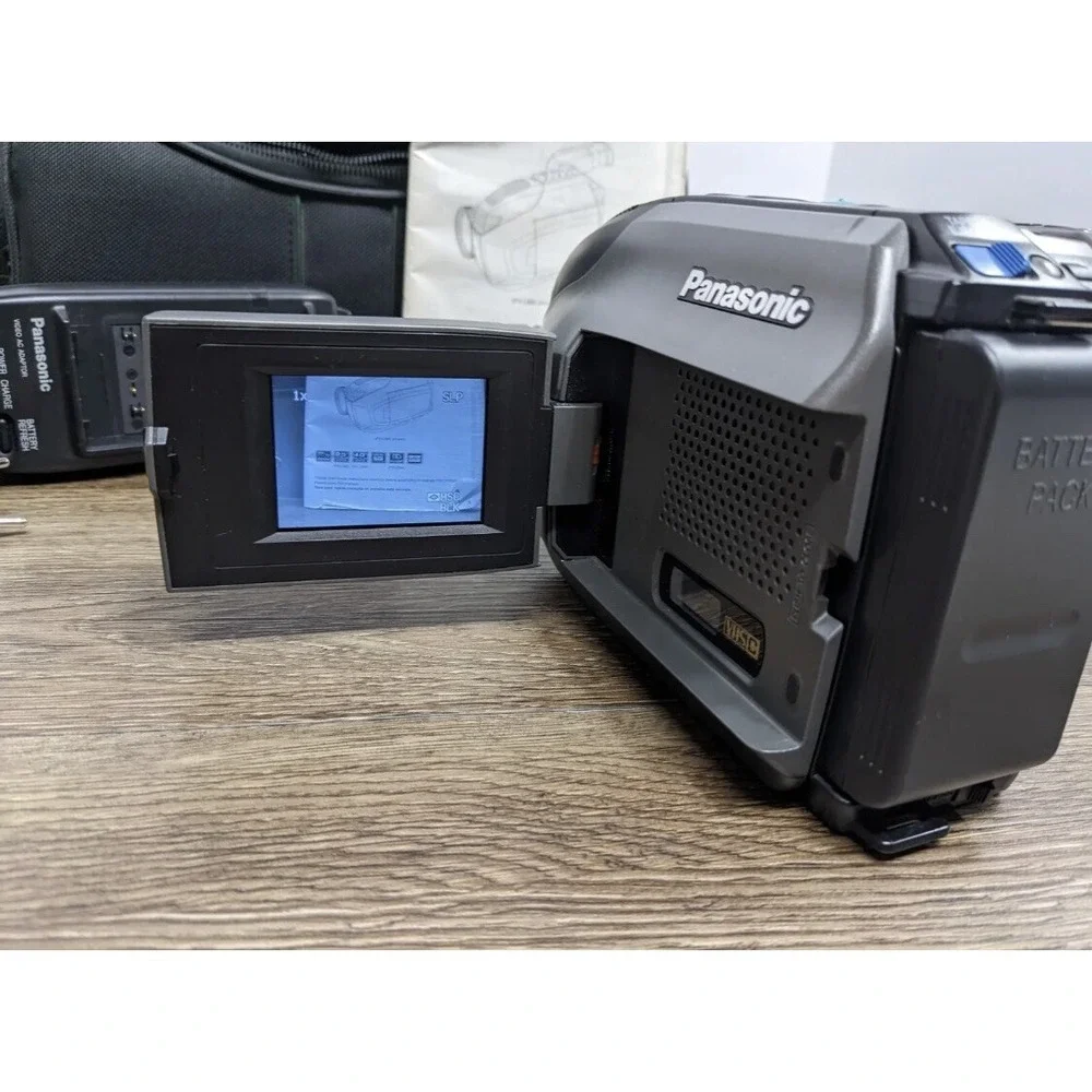 Panasonic PV-L580D Compact VHS/VHS-C Palmcorder 150x Digital Camcorder Bundle